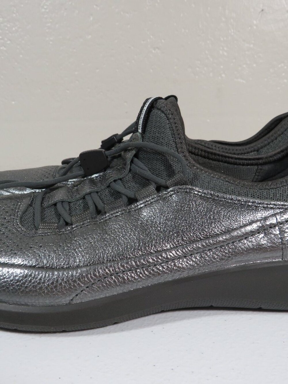 ECCO Women's Soft 5 Toggle Sneakers 40 EU 9 US Dark Shadow Metallic Silver Shoes